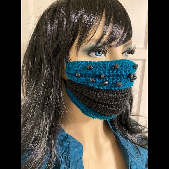 Decorative Hand-Knitted Face Mask - Picture 2 of 9